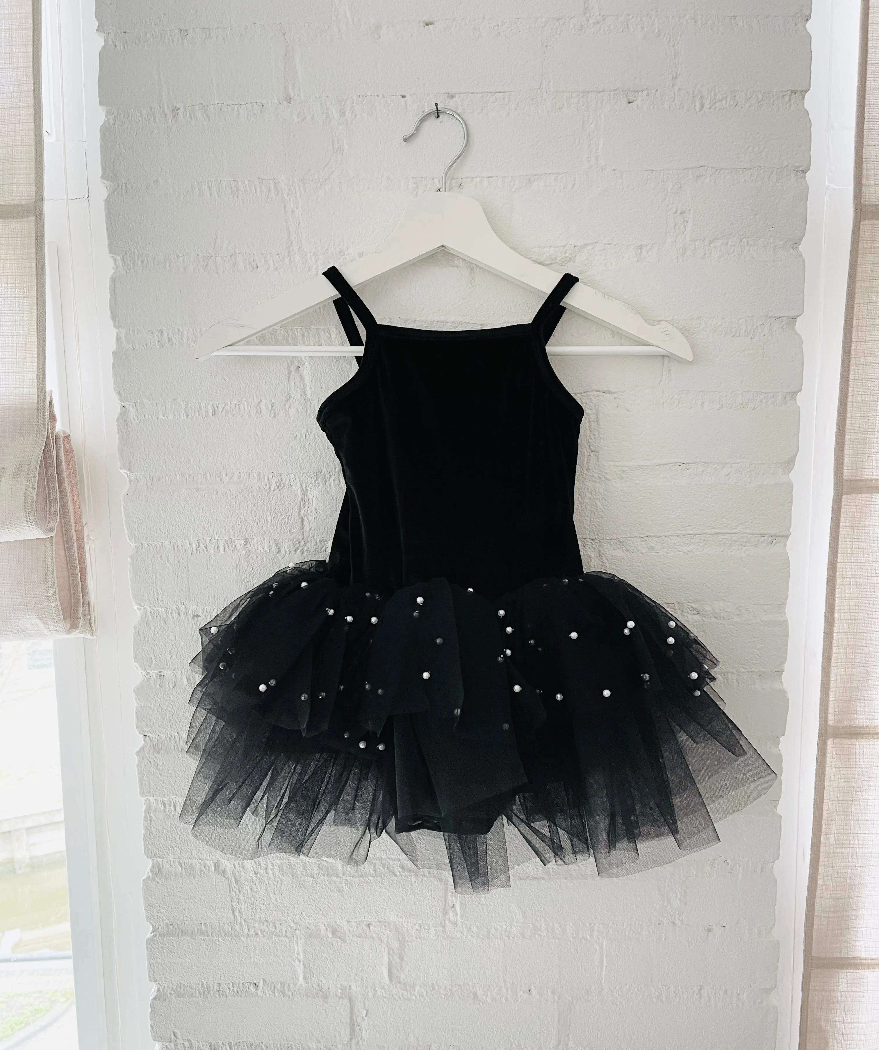 DOLLY® VELVET LEOTARD ROMPER WITH PEARL TULLE  black  ⚪