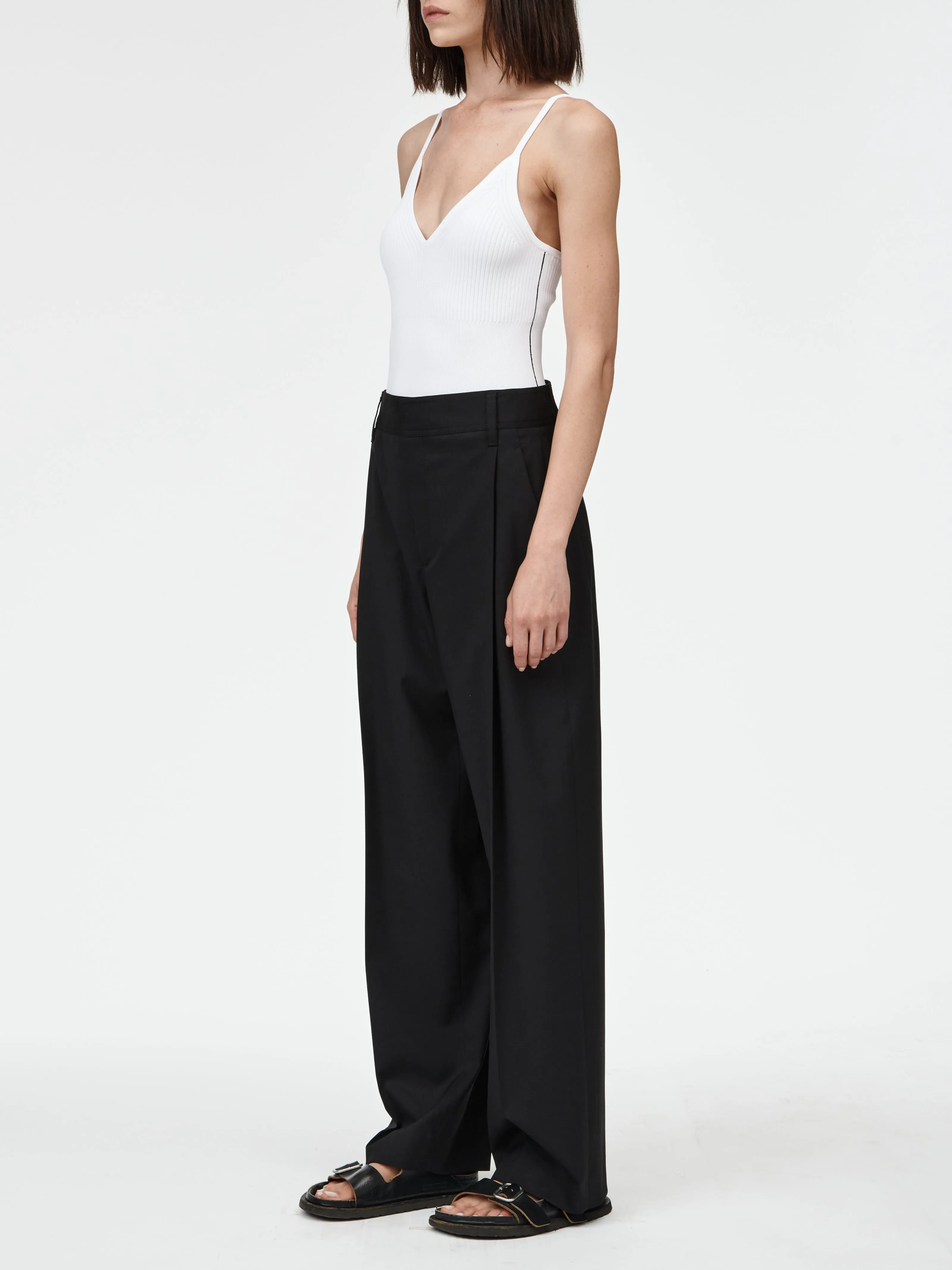 Mid Rise Single Pleat Front Trouser in Black