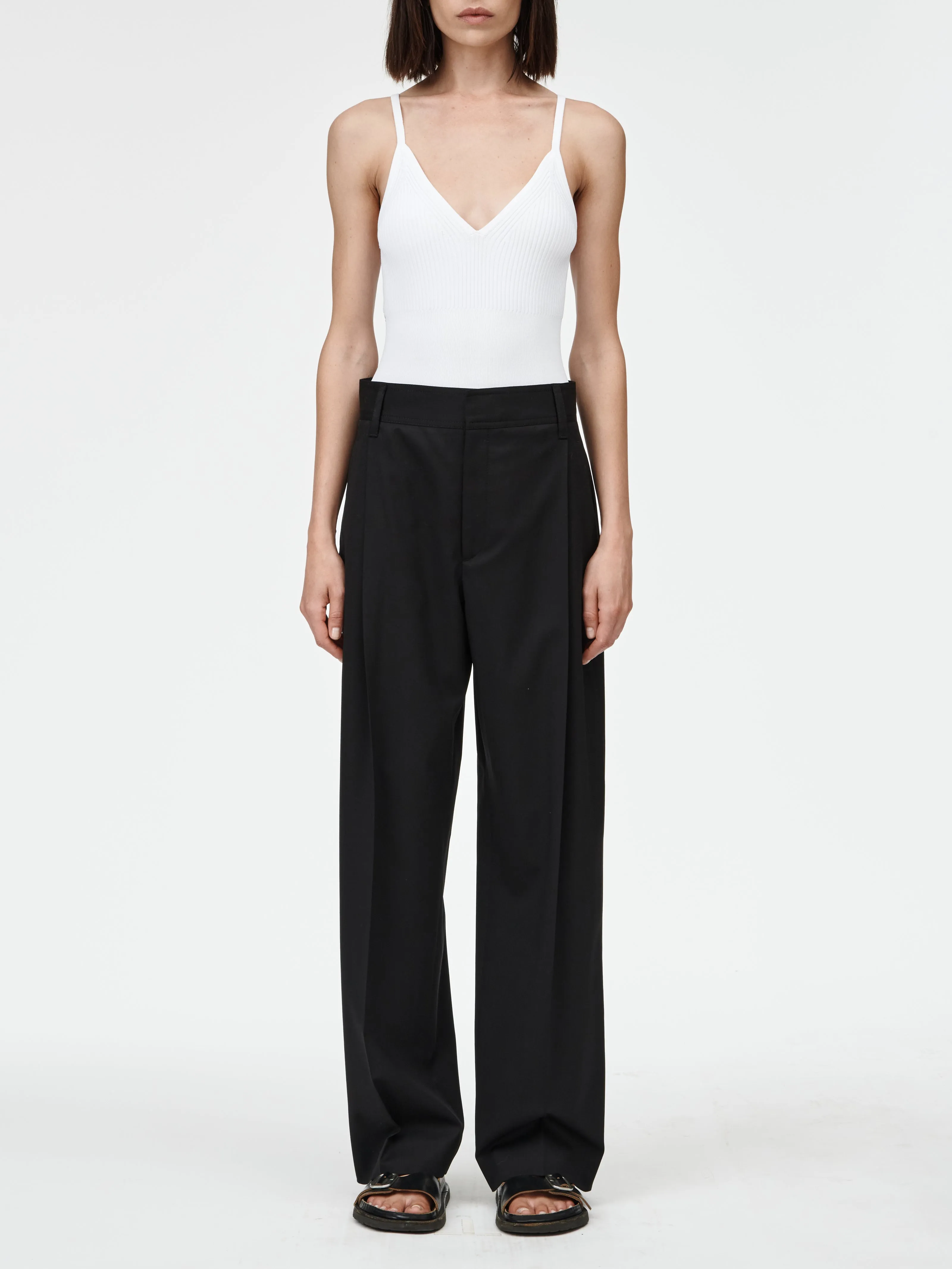 Mid Rise Single Pleat Front Trouser in Black