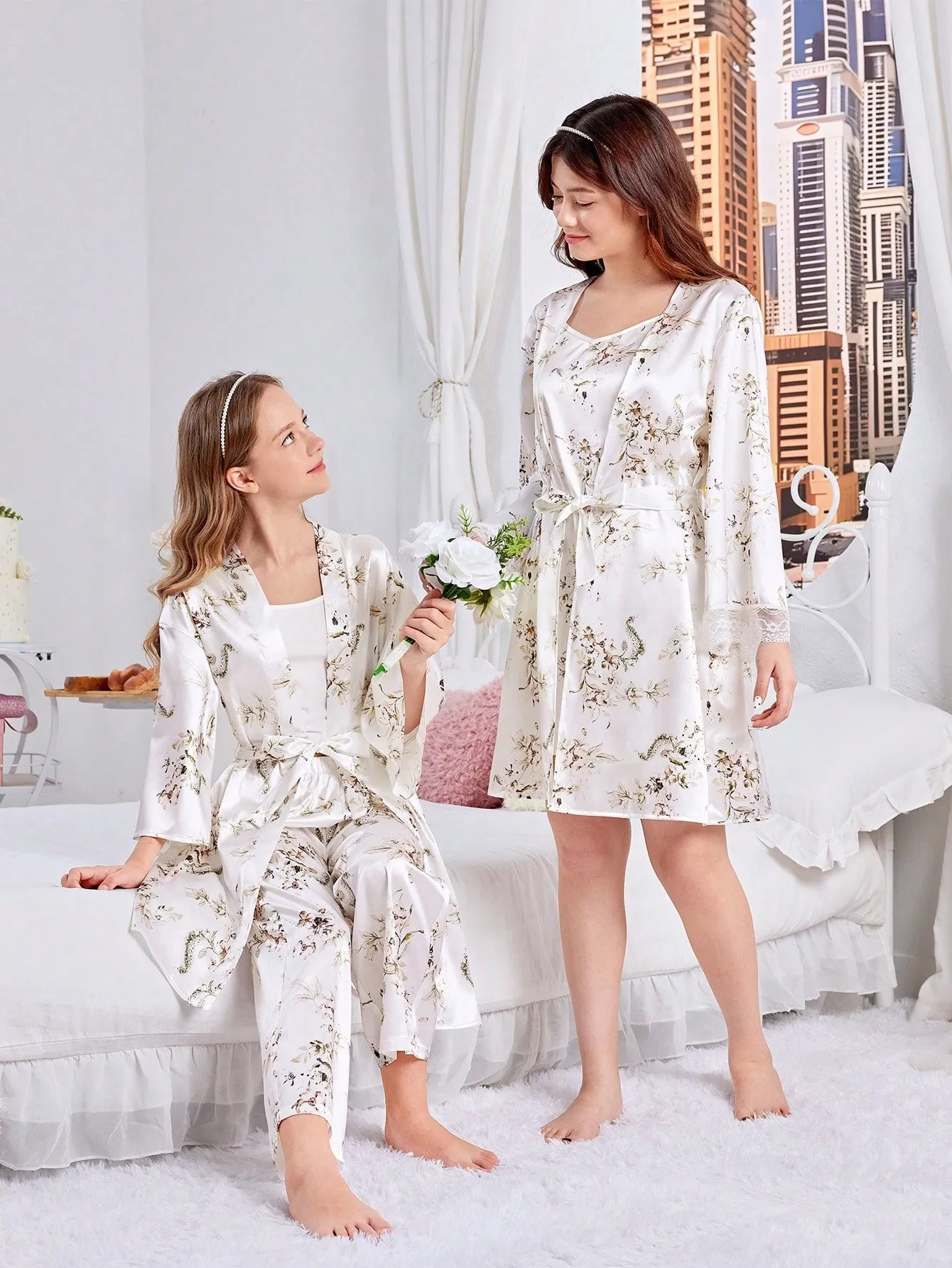 SHEIN Teen Girl Floral Print Silk Robe & Strappy Dress Elegant Wedding Home Pajamas Set Two-Piece Sibling Outfits Matching Outfits (2 Sets Are Sold Separately)