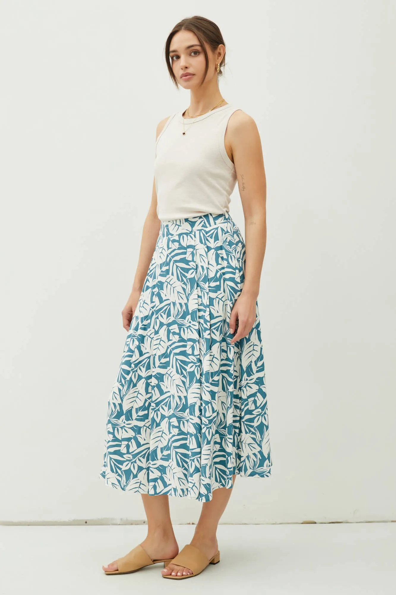 TROPICAL PRINT HIGH RISE PINTUCKED MIDI SKIRT