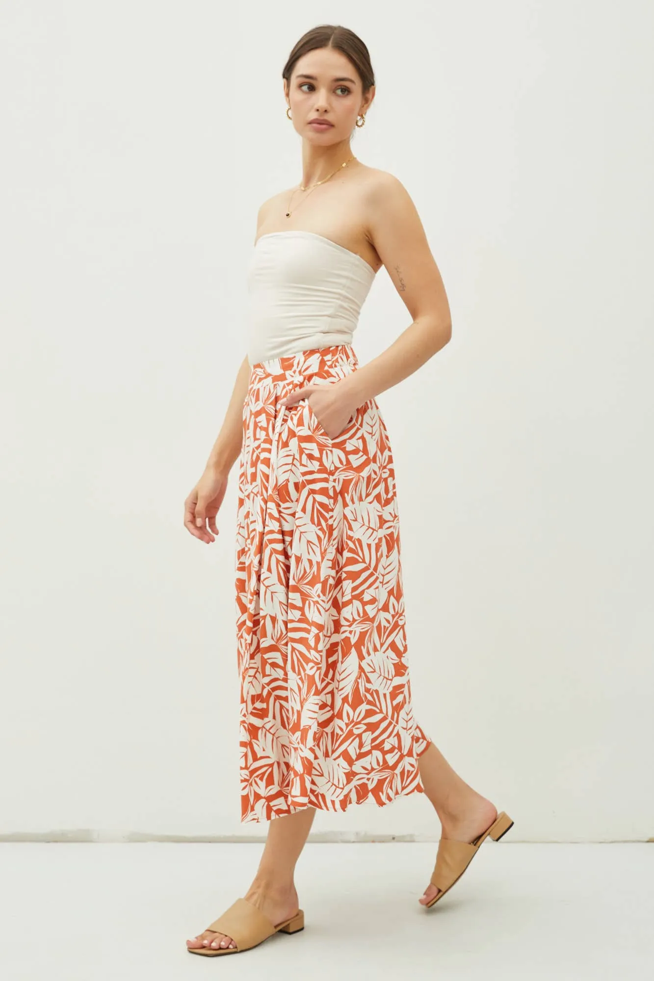 TROPICAL PRINT HIGH RISE PINTUCKED MIDI SKIRT